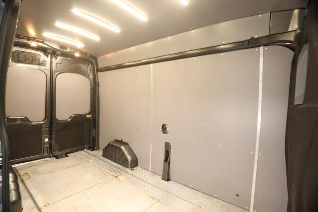 Ford TRANSIT 2.0 EcoBlue L3H3 Airco Cruise LED 3 Persoons Traanplaat PDC Elektrpakket Trekhaak