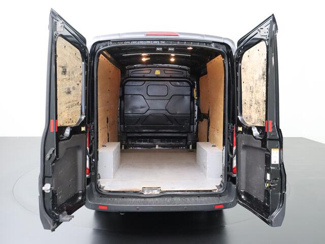 Ford TRANSIT 2.0TDCI 130PK L3H2 | Navigatie | Camera | Airco | Cruise | Betimmering | 3-Persoons