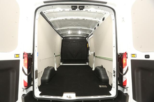 Ford TRANSIT 2.0 TDCI L3H2 170PK TRAIL | Airco | Camera | 3-Zits | Trekh. | Carplay | Cruise | Stoelverw.