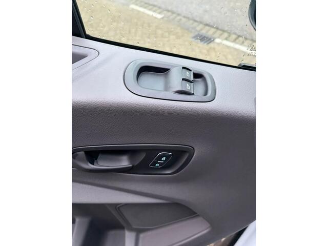 Ford TRANSIT 2.0TDCI L2H2 Automaat Airco Navi Cruisecontrol Trekhaak Nieuw BPM VRIJ