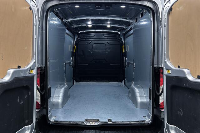 Ford TRANSIT 330 2.0 TDCI L2H2 Trend | 2x schuifdeur | Trekhaak | Camera | Cruise control