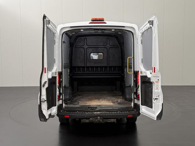 Ford TRANSIT 2.0TDCi 130PK L3H2 Dubbele Cabine | 7-Persoons | Navigatie | Camera | Airco | Cruise | 2800Kg Trekhaak