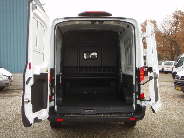 Ford TRANSIT 350L Dubbele Cabine 15 km 12 inch scherm Trend
