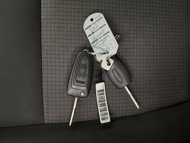 Ford TRANSIT 2.0TDCI Bakwagen | Laadklep | Euro 6 | Camera 360 | Airco | Cruise | Zij-instap