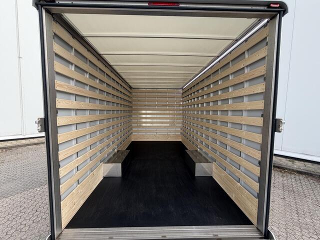 Ford TRANSIT 350 2.0 TDCI | L4 H1 | TREND | SKELETAL | KARHOF GESLOTEN BAK INCL. OVERLOOP KLEP | UIT VOORRAAD LEVERBAAR | KENTEKEN 2024 | 170 PK | AIRCO | CRUISE CONTROL | DAB+ | LANE-ASSIT | 3-ZITS