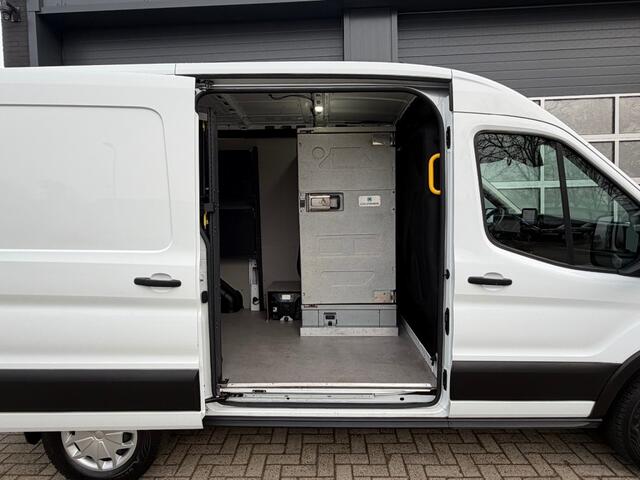 Ford TRANSIT 350 2.0 TDCi 130PK L2H2 / Laadlift / Koeling / NL Auto NAP / Zonnepanelen / Navi / Koelwagen / Laadklep