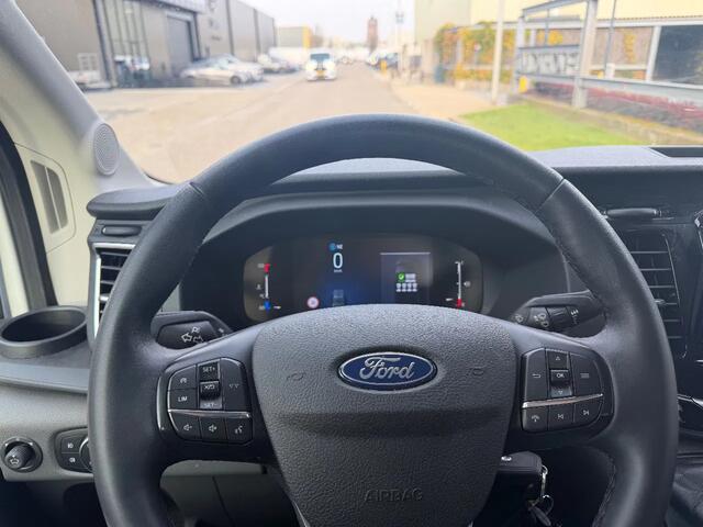Ford TRANSIT 350 2.0TDCI Dubbelcabine Openlaadbak Airco Camera Trekhaak 10000KM