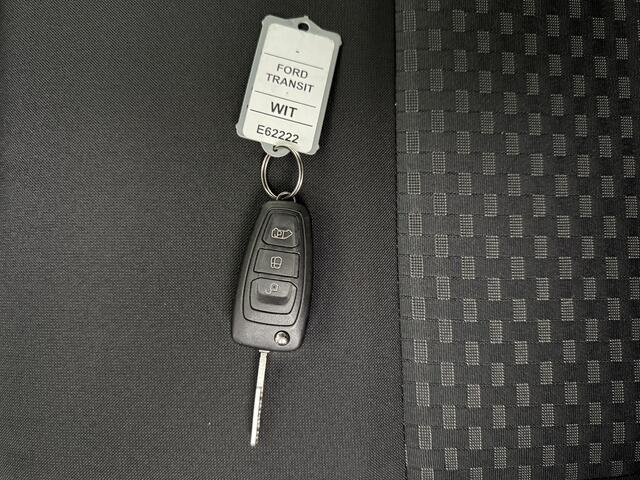 Ford TRANSIT 130PK L3H2 | Navigatie | Camera | Airco | Cruise | Trekhaak | Betimmering | 3-Zits