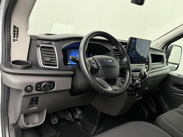 Ford TRANSIT 130PK L3H2 | Navigatie | Camera | Airco | Fabrieksgarantie | Cruise | Trekhaak | Betimmering | 3-Zits