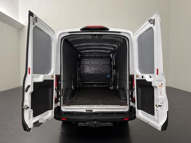 Ford TRANSIT 130PK L3H2 | Navigatie | Camera | Airco | Fabrieksgarantie | Cruise | Trekhaak | Betimmering | 3-Zits