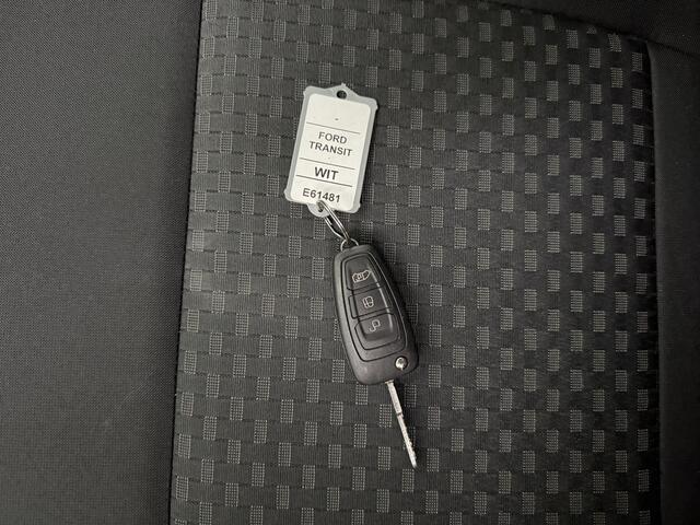 Ford TRANSIT 130PK L3H2 | Navigatie | Camera | Airco | Fabrieksgarantie | Cruise | Trekhaak | Betimmering | 3-Zits