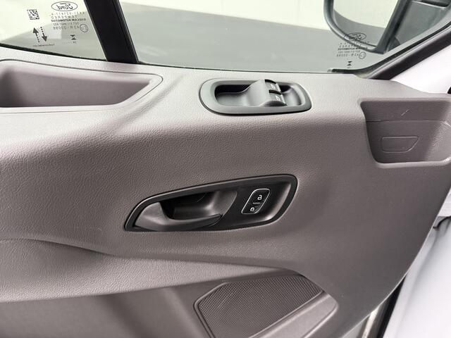 Ford TRANSIT 130PK L3H2 | Navigatie | Camera | Airco | Fabrieksgarantie | Cruise | Trekhaak | Betimmering | 3-Zits