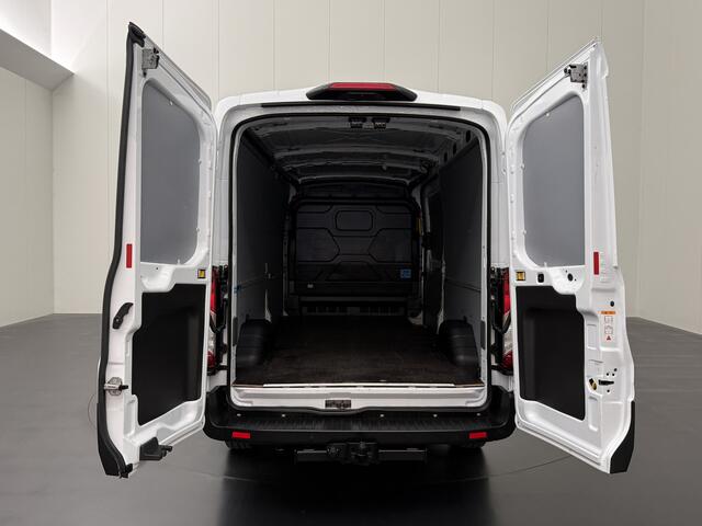 Ford TRANSIT 130PK L3H2 | Fabrieksgarantie | Navigatie | Camera | Trekhaak | 3-Zits | Trekhaak |