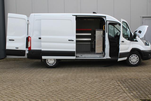 Ford TRANSIT 350 2.0-130pk TDCI L3H2 Trend. Nette bedrijfswagen die u nog jaren van dienst kan zijn ! Volledige fotoreportage volgt na poetsen. Airco, cruise cntrl, camera, pdc v+a, stoel-, spiegel- en voorraamverw., navigatie, telefoonvoorb., boordcomputer, armsteun 