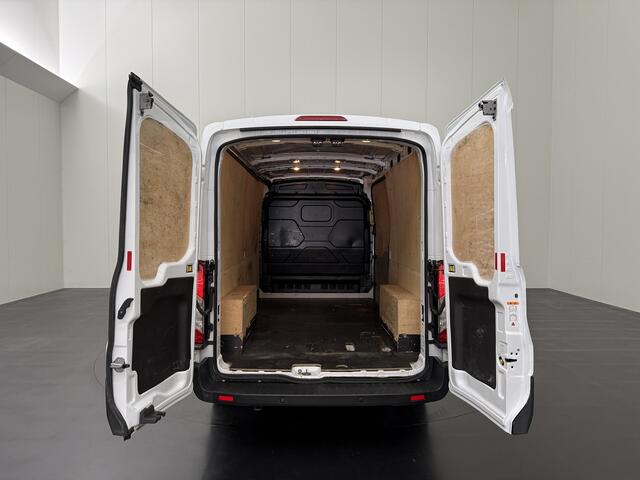 Ford TRANSIT 2.0TDCi 130PK L3H2 | Navigatie | Airco | Cruise | 3-Zits