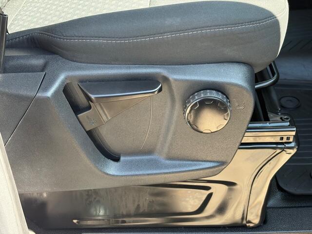 Ford TRANSIT Bakwagen 2.0 TDCI 129pk / Laadklep / Luchtvering / Stoelverwarming / Carplay / Airco / Cruise / Camera / Navi