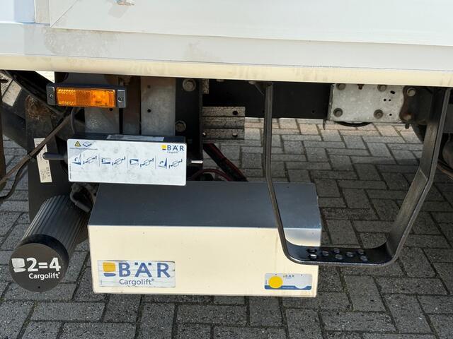 Ford TRANSIT Bakwagen 2.0 TDCI 129pk / Laadklep / Luchtvering / Stoelverwarming / Carplay / Airco / Cruise / Camera / Navi