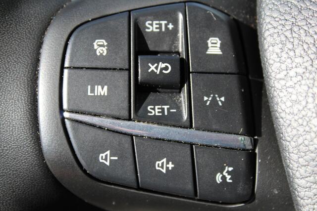 Ford TRANSIT 350 2.0-165pk TDCI L5H1 Trend RWD Chassis enkele cabine met open laadbak AUTOMAAT ! Unieke bedrijfswagen ! Slechts 12.700km ! Airco, stoel-, spiegel- en voorraamverw., metallic lak, adapt. cruise cntrl, dodehoek assistent, camera, parkeersensoren voor, tr