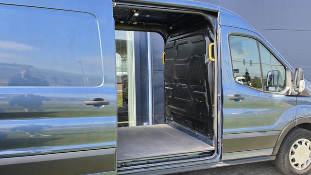 Ford TRANSIT 350 2.0 TDCI L2H2 Trend | NAP | Automaat | 1e eigenaar | 3zits | Bi-Xenon | Carplay | Camera | 360° sensoren | Dubbele schuifdeur! | Blind spot