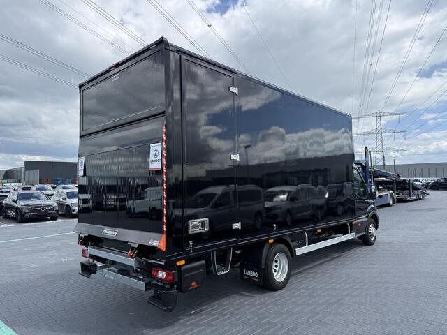 Ford TRANSIT 500 2.0 TDCI l L4 | RWD | BAKWAGEN MET LAADKLEP | 165 PK AUT. | 1.000KG LAADKLEP DHOLLANDIA | LENGTE BAK 5.20M | BREEDTE BAK 2.22M | HOOGTE BAK 2.32M | C RIJBEWIJS | ACHTERUITRIJCAMERA | NAVIGATIE | ADAPTIEVE CRUISE CONTROL
