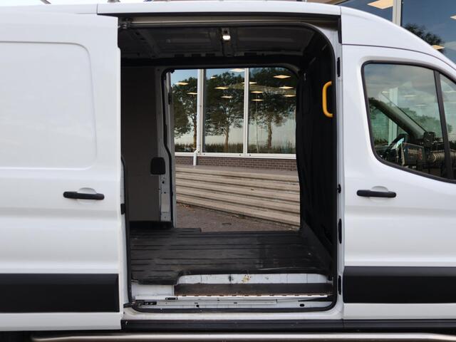 Ford TRANSIT 350 2.0 TDCI 170 PK L3H2 RWD + 3500 KG TREKGEWICHT | 2 SCHUIFDEUREN | CAMERA | APPLE CARPLAY