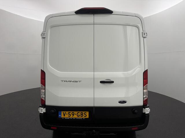 Ford TRANSIT 350 2.0 TDCI L3H2 Trend met o.a. een Trekhaak, Parkeersensoren voor en achter, Verwarmbare voorstoelen, Handmatige regeneratie roetfilter en een Navigatiesysteem