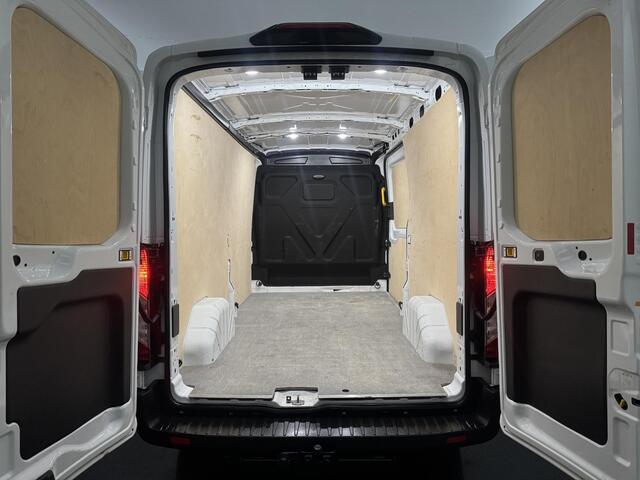 Ford TRANSIT 350 2.0 TDCI L3H2 Trend met o.a. een Trekhaak, Parkeersensoren voor en achter, Verwarmbare voorstoelen, Handmatige regeneratie roetfilter en een Navigatiesysteem