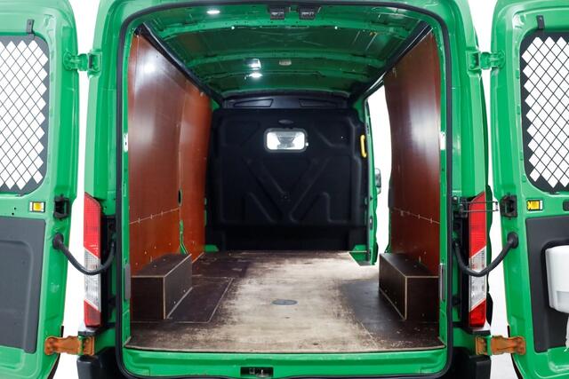 Ford TRANSIT 350 2.0 TDCI 130pk E6 RWD L3H2 Trend Airco/Camera/Trekhaak 2750kg 11-2019