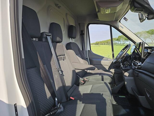 Ford TRANSIT 350 2.0 TDCI L4H3 Trend 131pk | Camera | Navi | Verlengde Fabrieksgarantie | Parkeersensoren | 3zits | 256° deuren