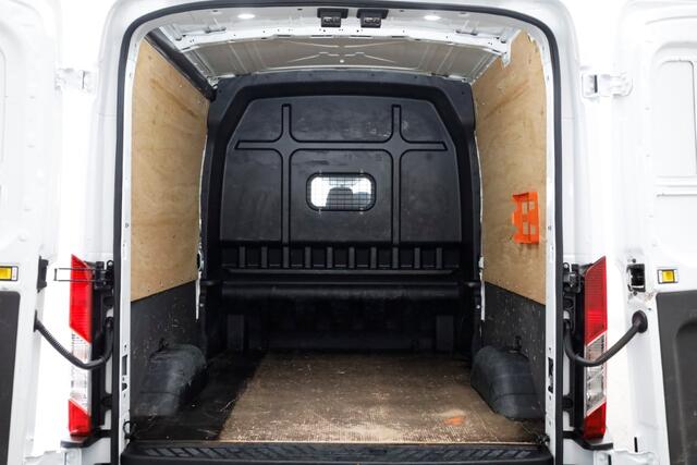 Ford TRANSIT 2.0 TDCI 170pk RWD L3H2 Trend D.C. Airco/Cruise Control/Trekhaak 2900kg 10-2020