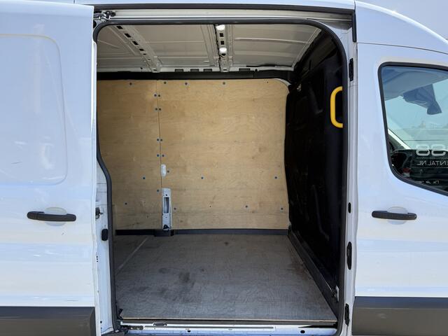 Ford TRANSIT 2.0 TDCI 130PK L3H2 Airco Cruise control Parkeersensoren v+a Camera Voorruitverwarming