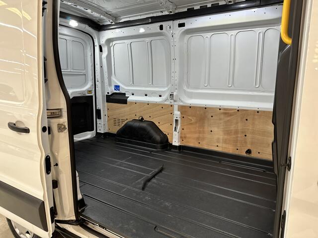 Ford TRANSIT 2.0 TDCI L2H2 3Pers. / Pdc.V+A / Airco / Radio multimedia / Imperial / Apk 07-2027
