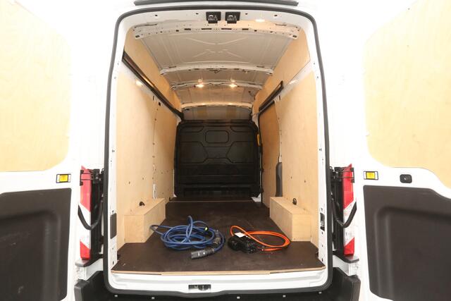 Ford TRANSIT Elektrisch 68 kWh L2H3 | Snelladen | SOH 97% | Clima | 360° Camera | Cruise | 3 Zits | Carplay | Navi