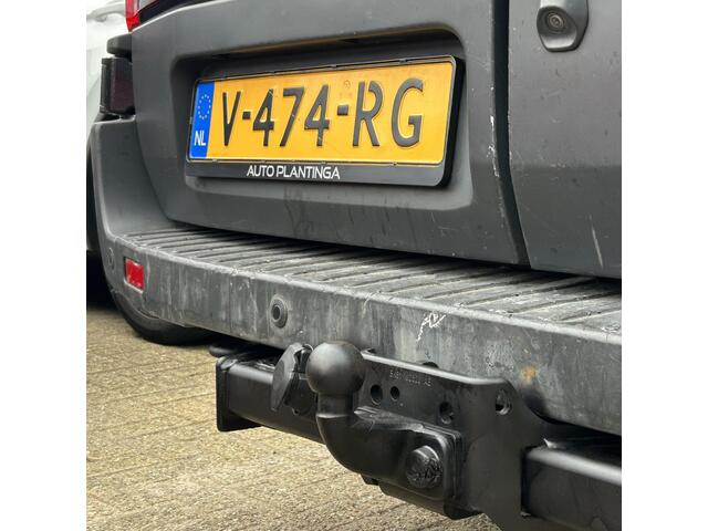 Ford TRANSIT 350 2.0 TDCI L3H2 Trend 131PK | 1e Eigenaar | NL AUTO | NAP | Trekhaak | Achteruitrijcamera | Parkeersensoren Voor en Achter | Airco | Cruise Control | Navigatie | Apple Carplay | Andriod Auto | Nieuwe APK | LETOP: Auto is in de laadruimte niet schoon en reclame stickers zijn nog zichtbaar |
