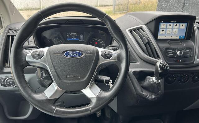 Ford TRANSIT 350 2.0 TDCI L3H2 Trend 131PK | 1e Eigenaar | NL AUTO | NAP | Trekhaak | Achteruitrijcamera | Parkeersensoren Voor en Achter | Airco | Cruise Control | Navigatie | Apple Carplay | Andriod Auto | Nieuwe APK | LETOP: Auto is in de laadruimte niet schoon en reclame stickers zijn nog zichtbaar |