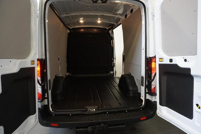 Ford TRANSIT 105pk L2H2 Trend Airco Trekhaak Navigatie Cruise