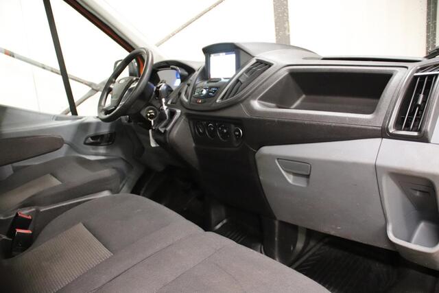 Ford TRANSIT OPEN LAADBAK DUBBELLUCHT Ford Transit met nieuwe NIEUWE MOTOR OPEN LAADBAK DUBBELLUCHT TREKHAAK 2800KG