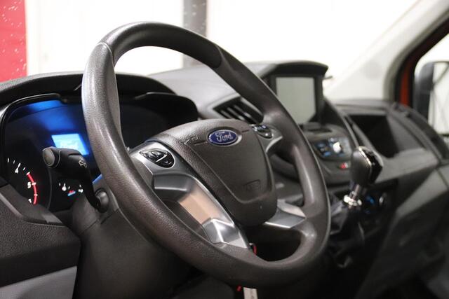Ford TRANSIT OPEN LAADBAK DUBBELLUCHT Ford Transit met nieuwe NIEUWE MOTOR OPEN LAADBAK DUBBELLUCHT TREKHAAK 2800KG