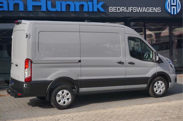Ford TRANSIT 350M L2H2 Limited AUT-8 165PK BPM VRIJ Navi, 360 Cam, ACC, Xenon, Lm Velg, Trekhaak!! NR. A116