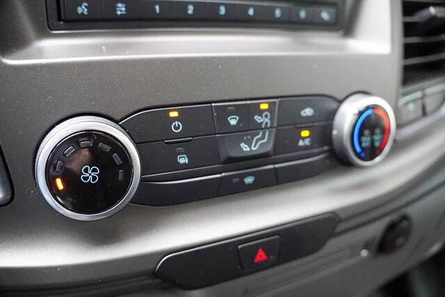 Ford TRANSIT 2.0 TDCi 130 pk Bakwagen met Laadklep Airco Cruise Control, LxBxH 420x200x210 cm, 3-Zits