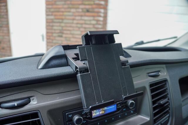 Ford TRANSIT 2.0 TDCi 130 pk Bakwagen met Laadklep Airco Cruise Control, LxBxH 420x200x210 cm, 3-Zits