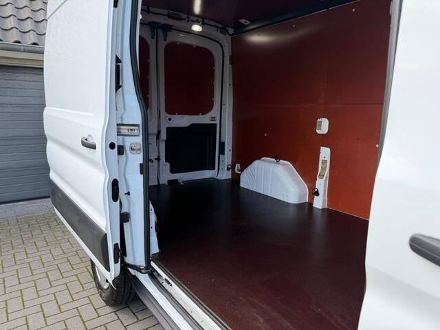 Ford TRANSIT 350 2.0 TDCI AUTOMAAT L2H2 NAVI CAMERA CRUISE TREKHAAK