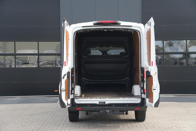 Ford TRANSIT 350 2.0 TDCI L3H2 Trend DC 165pk - 6 Zits - Trekhaak - Cruise - Camera - Stoelverwarming - Bluetooth - Rijklaar