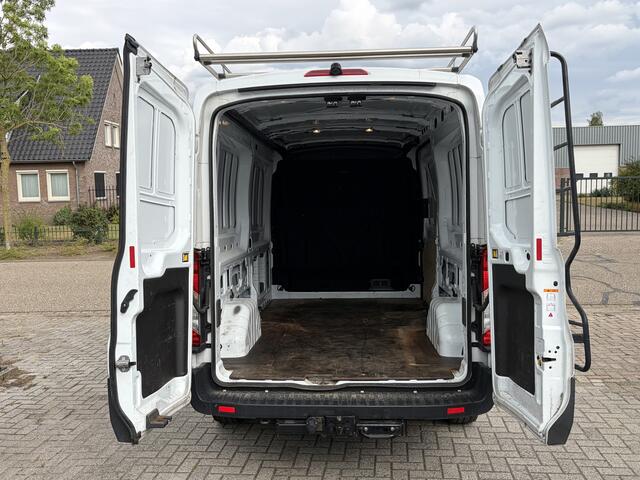 Ford TRANSIT 330 2.0 TDCI 130PK E6 MHEV L3H2 Trend ? 3-zits ? navigatie ? camera ? imperiaal ? trekhaak 2,5 ton