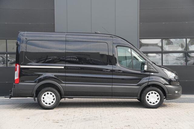 Ford TRANSIT 350 2.0 TDCI L2H2 Trend 130pk - ACC - Blindspot - Camera - Trekhaak - Opstap - Rijklaar – foto 4