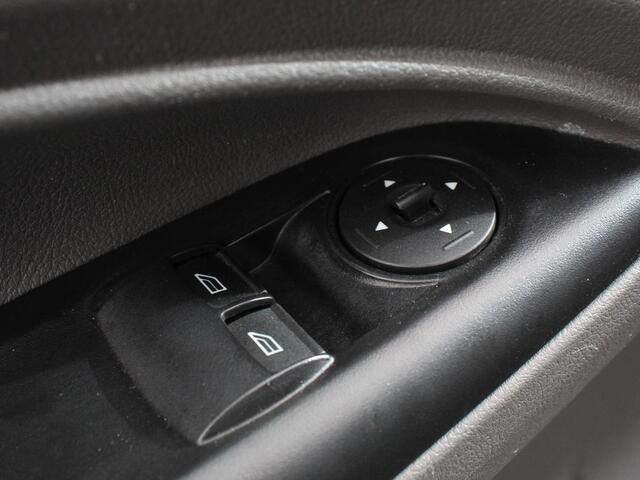 Ford TRANSIT CONNECT 1.5 EcoBlue L2 Trend Navigatie | Airco | DAB+ | PDC | Camera | Bluetooth |LM Velgen | Carplay/Android Auto | 3Zits