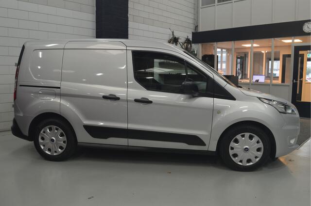 Ford TRANSIT CONNECT 1.5 EcoBlue L1 Trend // NAVI // AIRCO // CAMERA // PDC // TREKHAAK // 153.000 km // GEEN BPM !!