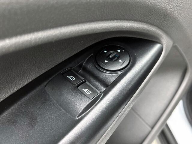 Ford TRANSIT CONNECT 1.5 EcoBlue L2 Trend Navigatie Airco Parkeersensoren achter Cruise Control 3Zits Camera DAB+