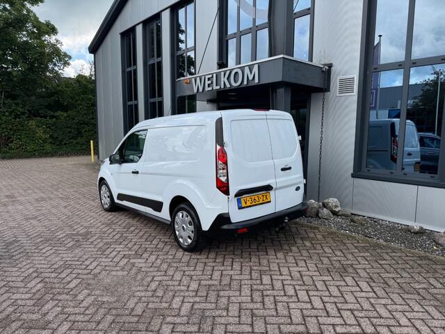 Ford TRANSIT CONNECT 1.5 TDCi Airco, verwarmde voorruit, 3-pers, navi, camera, Schuifdeur,