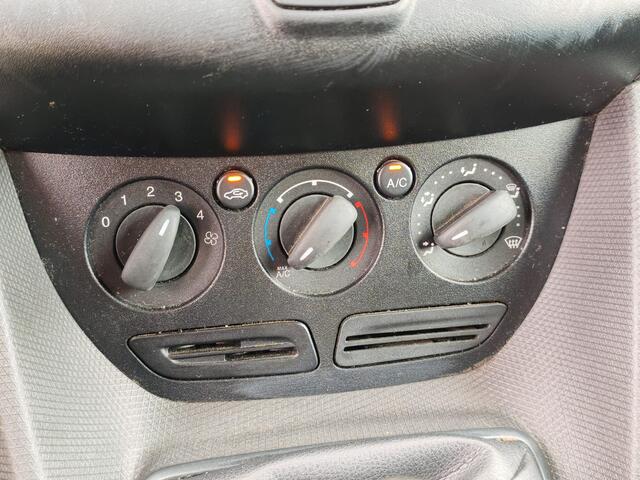 Ford TRANSIT CONNECT 1.5TDCI Euro 6 Imperiaal Trekhaak Airco Bluetooth Betonplex Vloer Lat om Lat betimmering 1.200KG Trekgewicht Origineel Nederlandse Auto